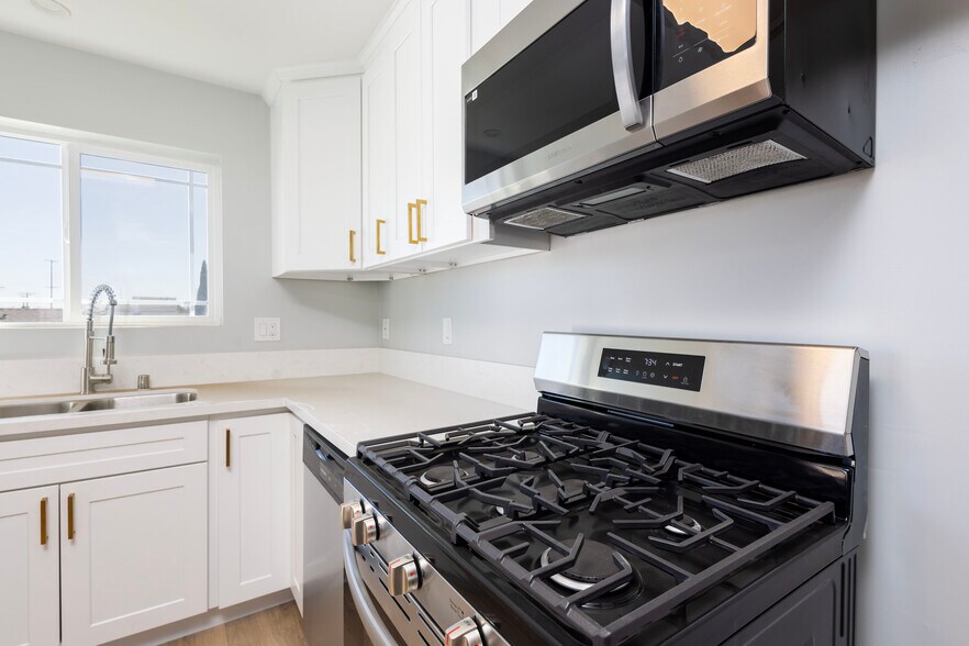 More Photos Of 3468 W 71st St, Los Angeles Apartments For Sale