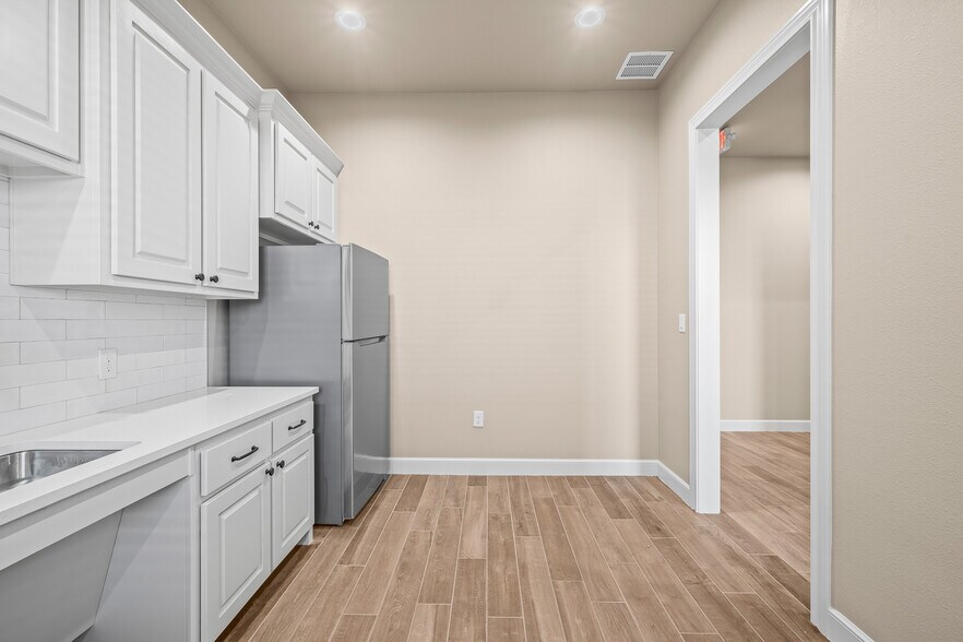 More Photos Of 206 Slide Rd, Lubbock Office For Lease