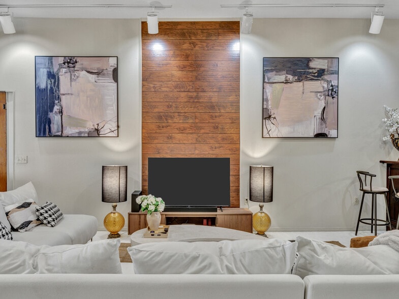 More Photos Of 106 W Main St, Pilot Point Storefront For Sale