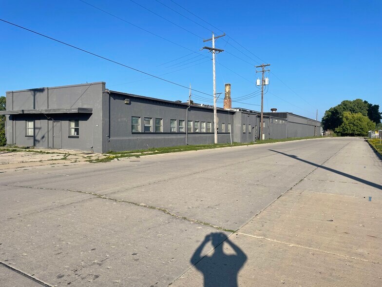 More Photos Of 200 9th St, Green Bay Warehouse For Lease