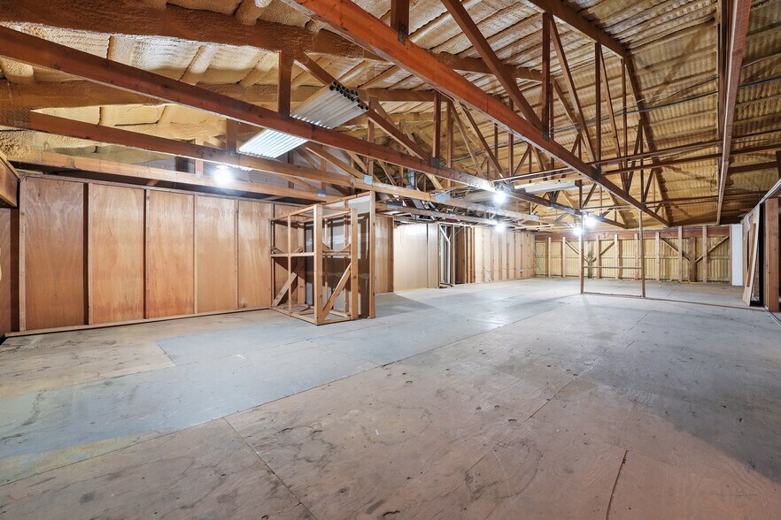 More Photos Of 4487 Sr 8, Titusville Showroom For Sale