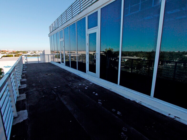More Photos Of 10450 NW 33rd St, Doral Office For Sale