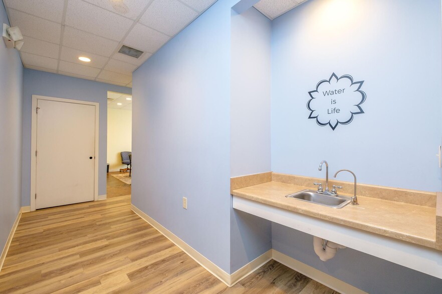 More Photos Of 90 N Main St, Harrisonburg Office For Sale