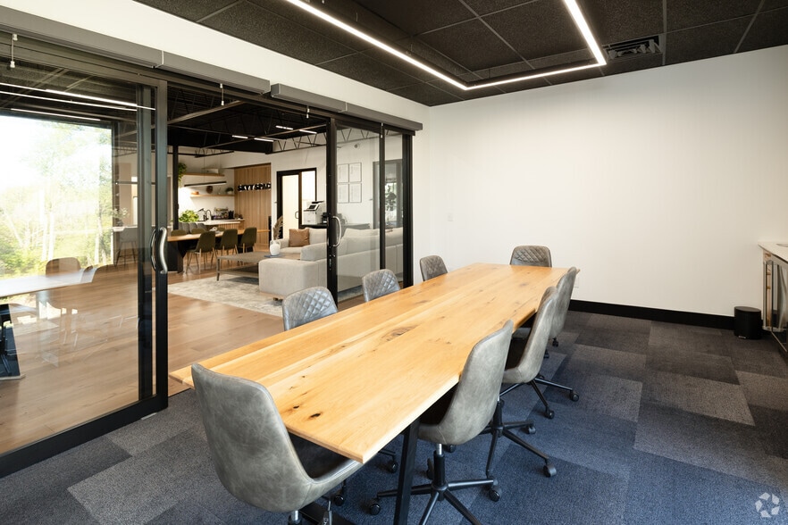 More Photos Of 220 W Bridge St, Dublin Office For Lease