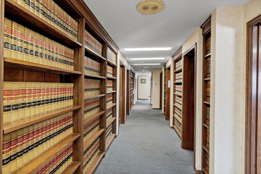 More Photos Of 131 W Main St, Tavares Office For Sale