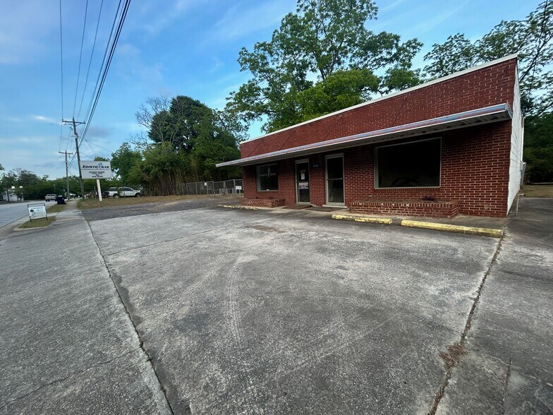 More Photos Of 4456 Rosemary St, Williston Office For Sale