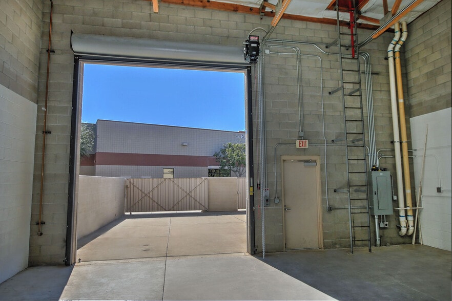 More Photos Of 7235 E Hampton Ave, Mesa Warehouse For Lease