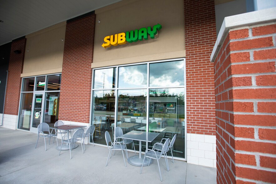 More Photos Of 2600 Middletown Commons, White Hall Storefront For Lease