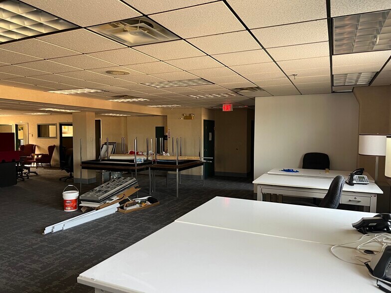 More Photos Of 136 Center St, Old Town Office For Sale