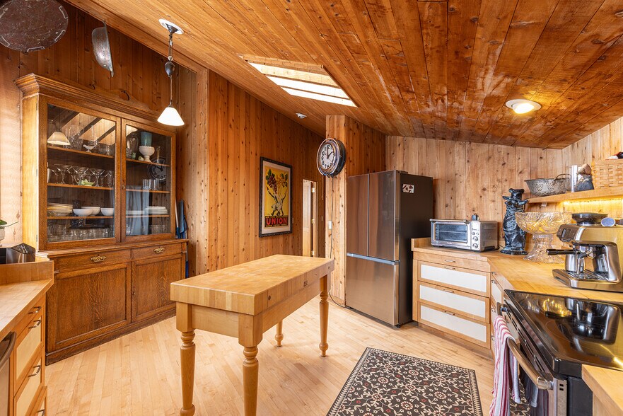 More Photos Of 537 S Highway 1, Bodega Bay General Retail For Sale
