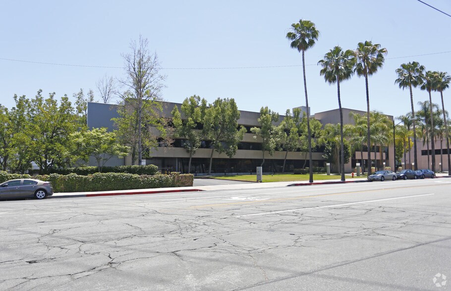 More Photos Of 3000 W Alameda Ave, Burbank Movie Radio TVStudio For Lease