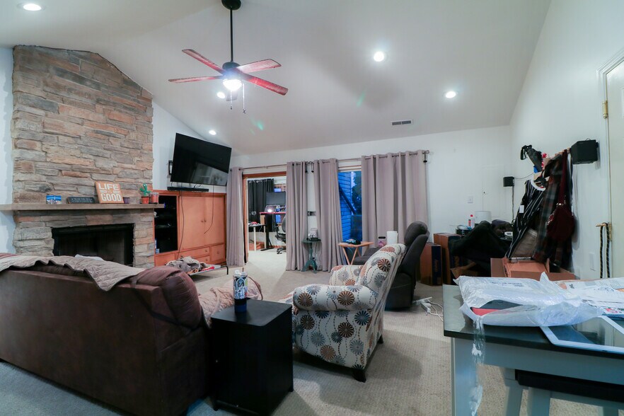 More Photos Of 40523 N Il Route 83, Antioch Apartments For Sale