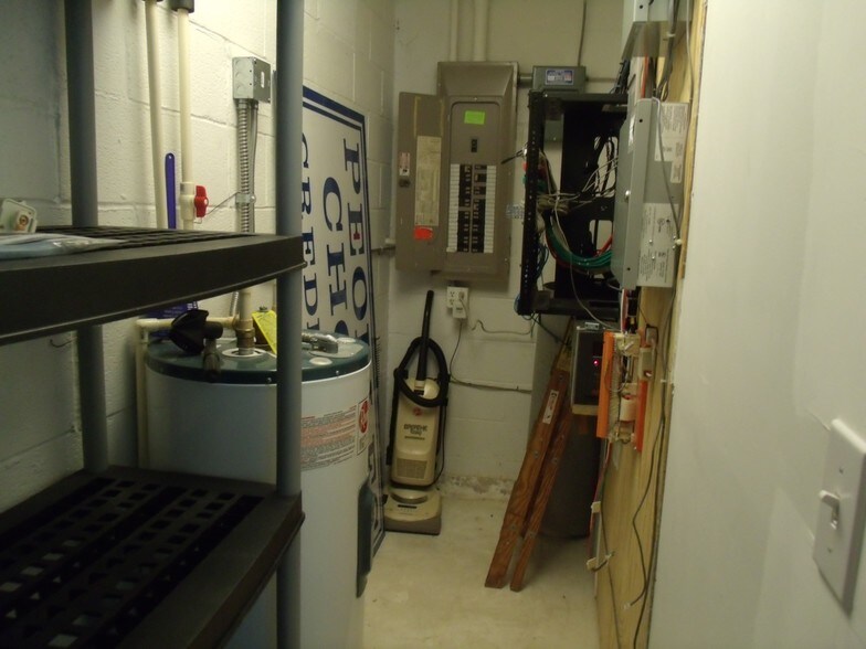 More Photos Of 1000 Elm St, Fulton Freestanding For Sale