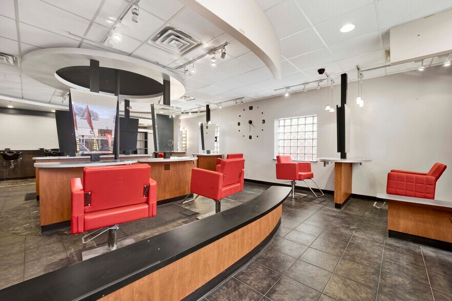 More Photos Of 5037 N Harlem Ave, Chicago General Retail For Lease