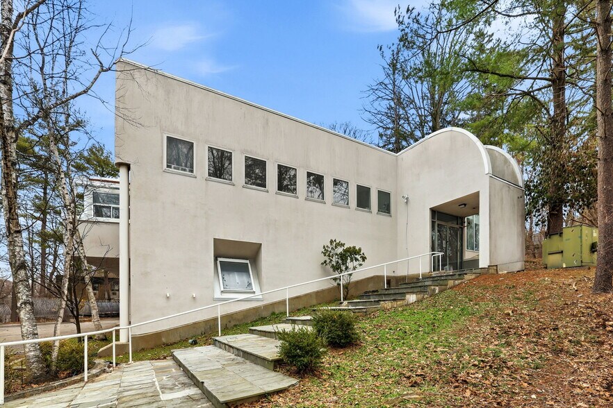 More Photos Of 140 Old Saw Mill River Rd, Hawthorne Research And Development For Sale