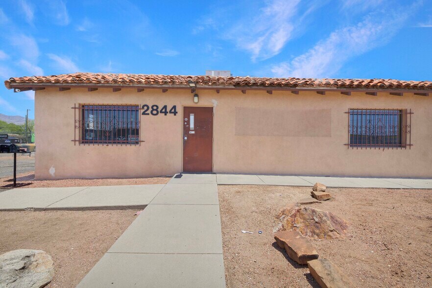 More Photos Of 2842-2846 N 1st Ave, Tucson Auto Repair For Sale