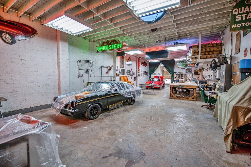 More Photos Of 327 SE 80th Ave, Portland Auto Repair For Sale