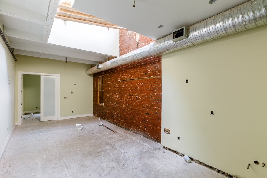 More Photos Of 1086 Myrtle Ave, Brooklyn Warehouse For Sale