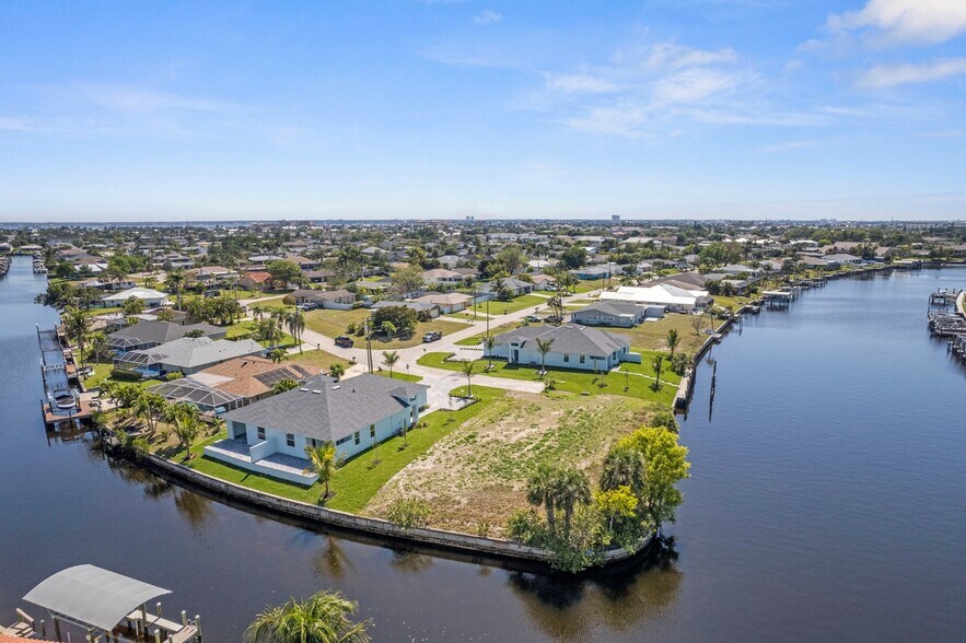 More Photos Of 1107 SE 38th St, Cape Coral Apartments For Sale