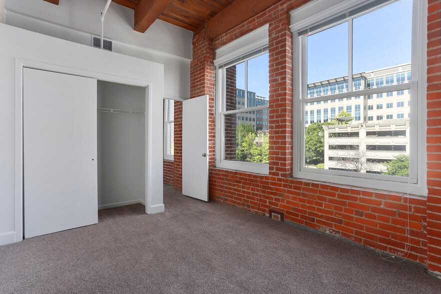 More Photos Of 412 W 8th St, Kansas City Apartments For Sale