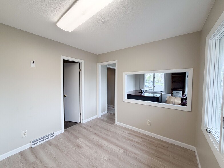 More Photos Of 258 Middle St, Bristol Medical For Sale