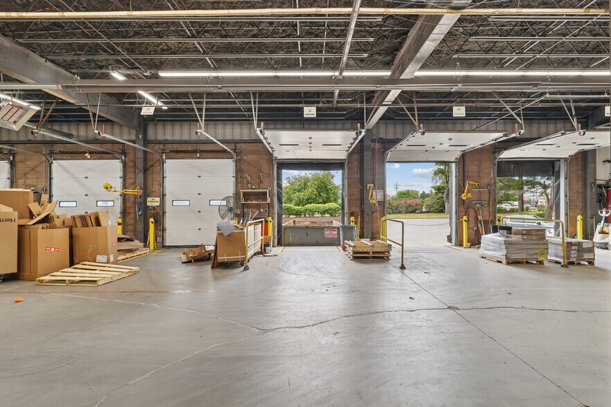 More Photos Of 90 Commerce Way, Woburn Unknown For Lease
