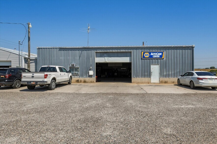 More Photos Of 9975 6400 w, Tremonton Office For Sale