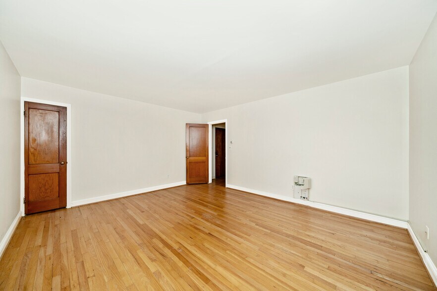 More Photos Of 25930 Ridge Rd, Damascus Apartments For Sale