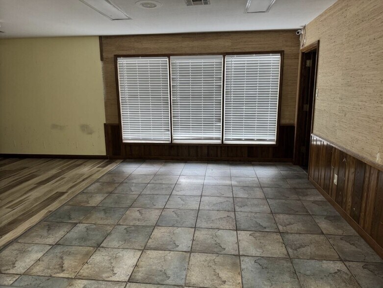 More Photos Of 2124 N 25th St, Waco Medical For Sale