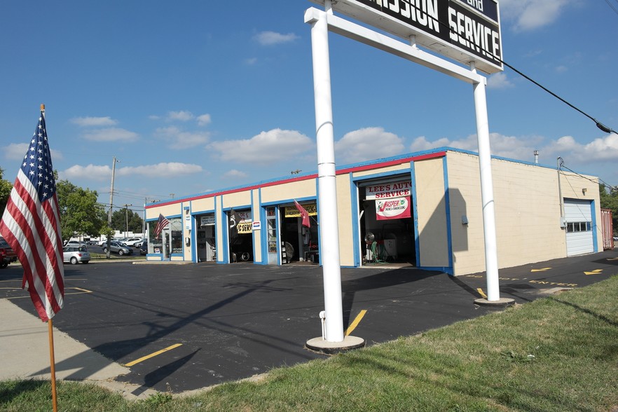 Primary Photo Of 7903 Metcalf Ave, Overland Park Auto Repair For Lease