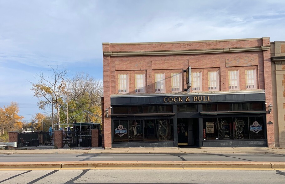 Primary Photo Of 1237 Main St, Green Bay Storefront For Sale