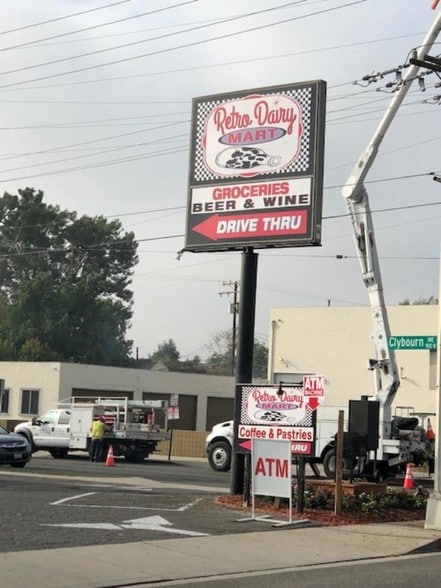 More Photos Of 4420 W Magnolia Blvd, Burbank Convenience Store For Lease