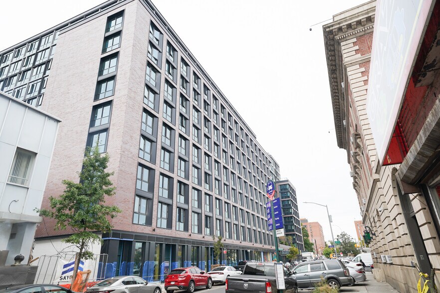 More Photos Of 166-36 Jamaica Ave, Jamaica General Retail For Lease