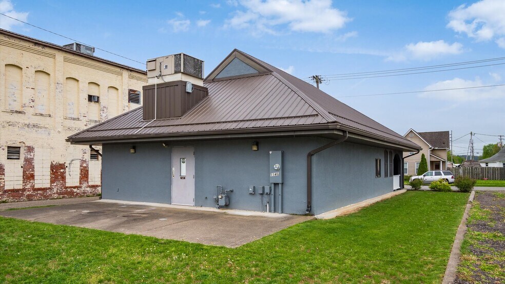 More Photos Of 1146 Walnut St, Coshocton Office For Sale