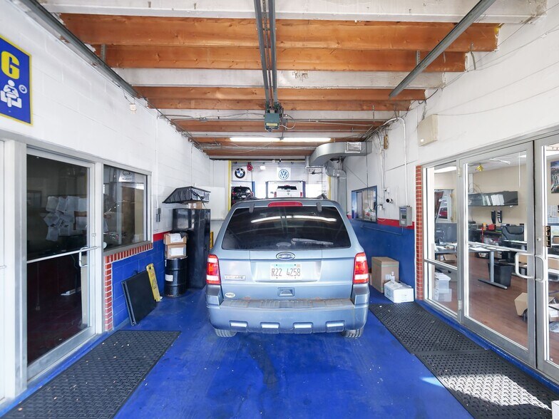 More Photos Of 5000 W Cermak Rd, Cicero Auto Repair For Sale