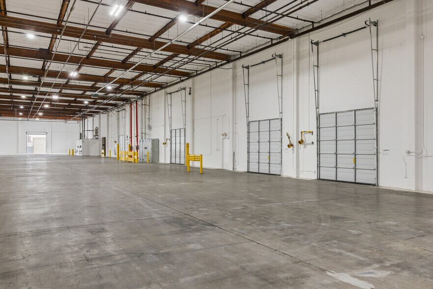 More Photos Of 12224 Montague St, Pacoima Distribution For Lease