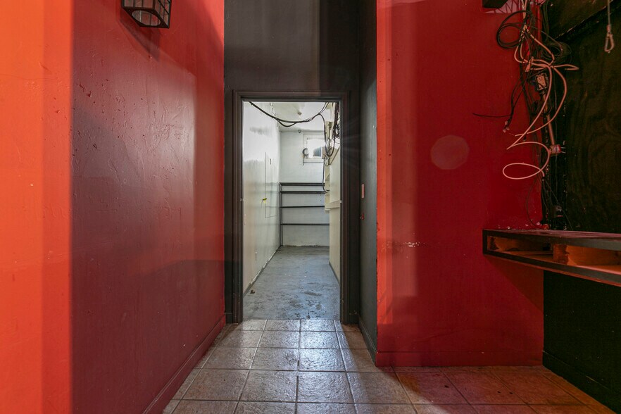 More Photos Of 6340 Yucca St, Los Angeles Restaurant For Sale