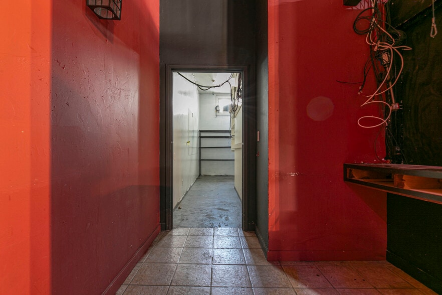 More Photos Of 6340 Yucca St, Los Angeles Restaurant For Lease