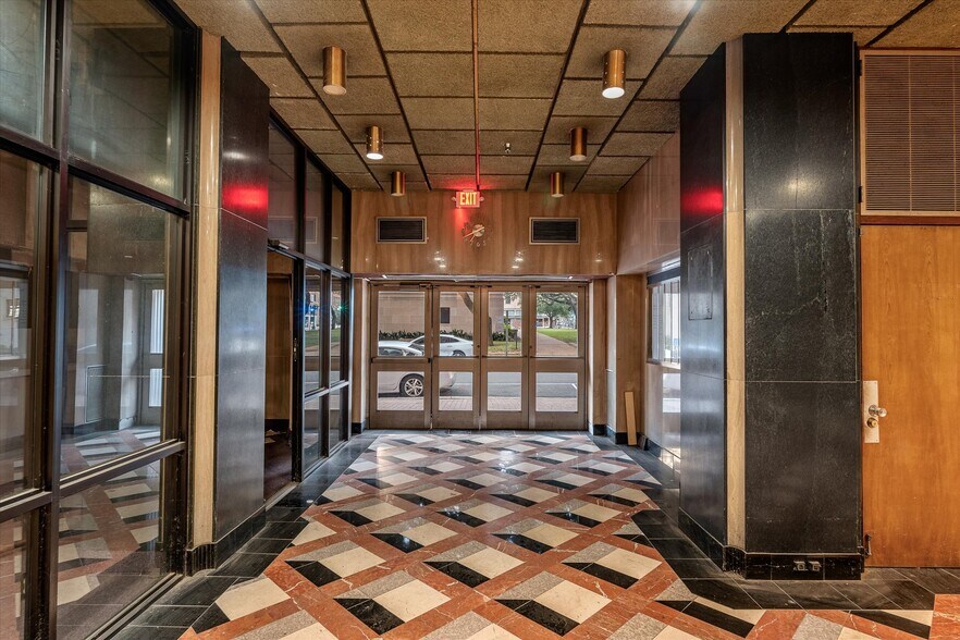 More Photos Of 509 Marshall St, Shreveport Office For Sale