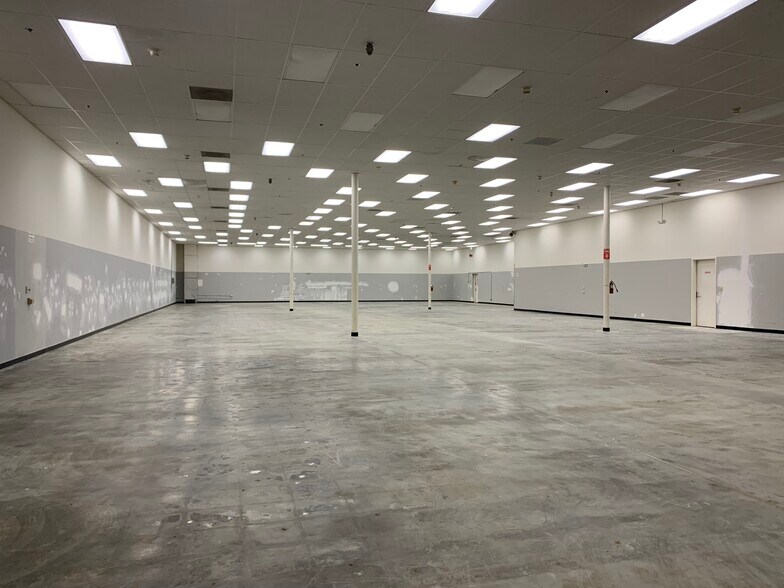 More Photos Of 520 E Easy St, Simi Valley Warehouse For Lease