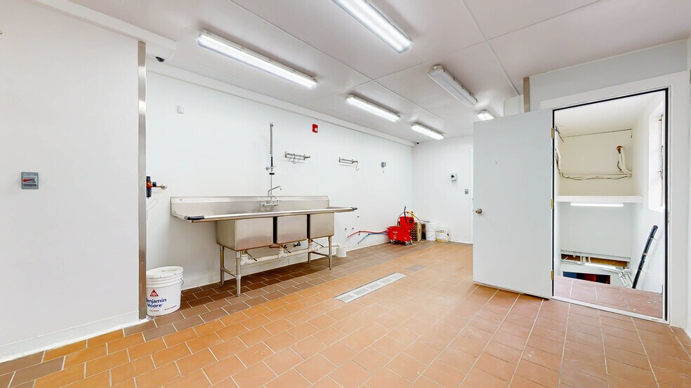 More Photos Of 906 Rt-28, Kingston Restaurant For Sale