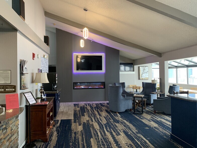 More Photos Of 11 E South Ave, Chippewa Falls Hotel For Sale