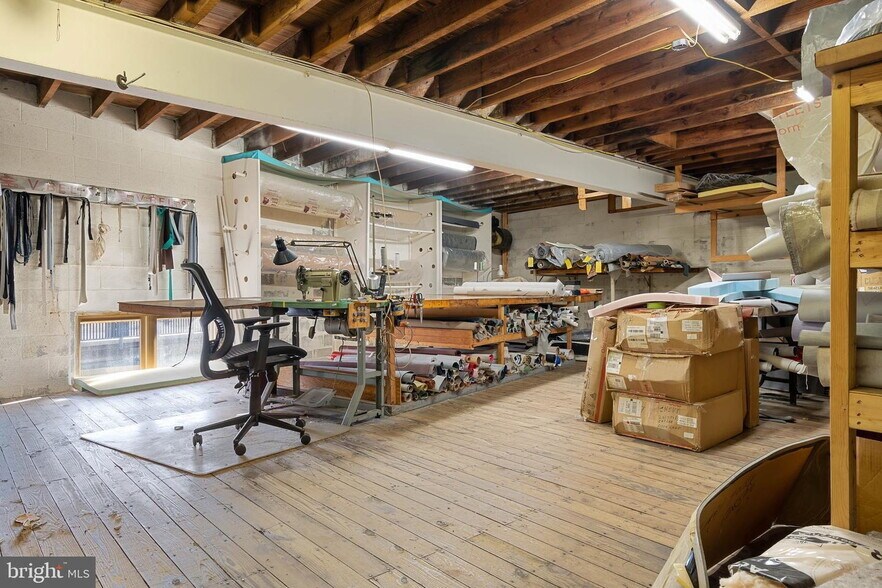 More Photos Of 112 Park Ave, Milford Flex For Sale