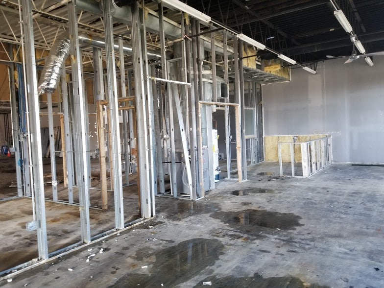 More Photos Of 8709 Pyott Rd, Lake In The Hills Distribution For Lease
