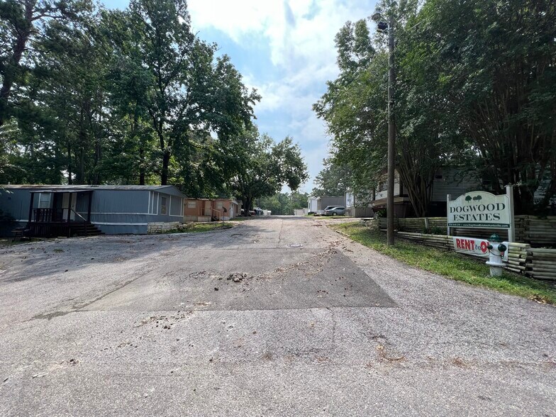 Primary Photo Of 1511 Dogwood Dr, Huntsville Manufactured Housing Mobile Home Park For Sale