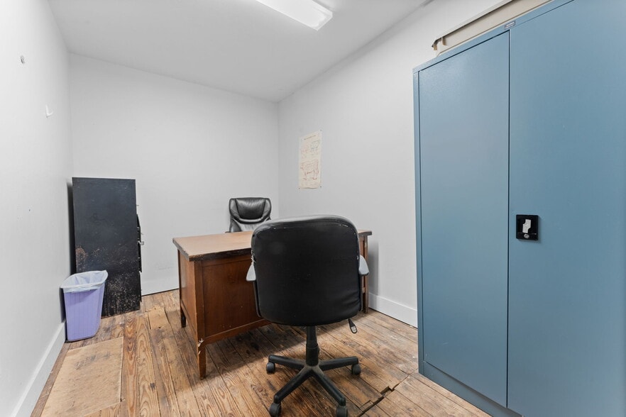 More Photos Of 24 Commerce St, Franklin Industrial For Sale