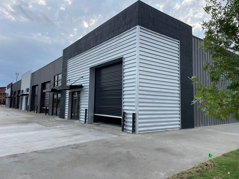More Photos Of 414 Metro Park Dr, McKinney Warehouse For Lease