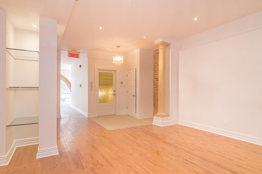More Photos Of 4363 Rue Saint-Denis, Montréal Storefront Retail Office For Lease