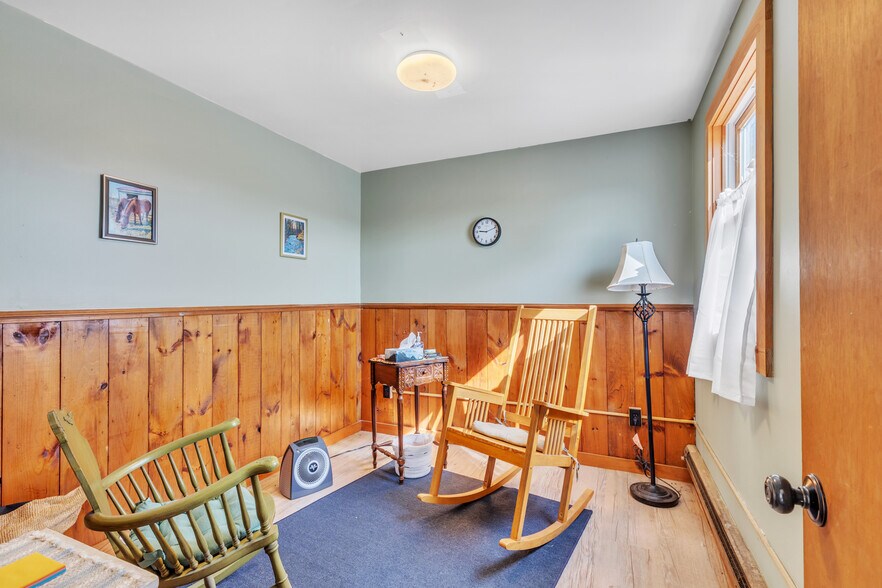 More Photos Of 203 Long Plain Rd, Whately Service For Sale