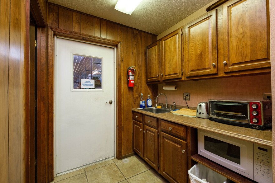 More Photos Of 36 Lucas Rd, Fishersville Warehouse For Lease